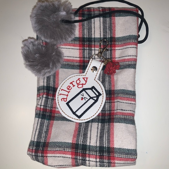 Dairy allergy backpack or purse tag . Clips on , wipe clean . Kids alert tag . - Picture 3 of 3